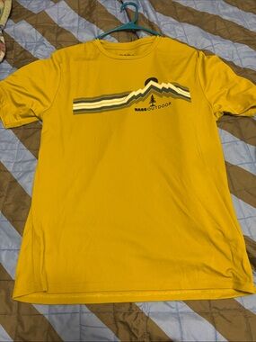 Bass Outdoor Men’s Short-Sleeve Tee in Mustard Yellow